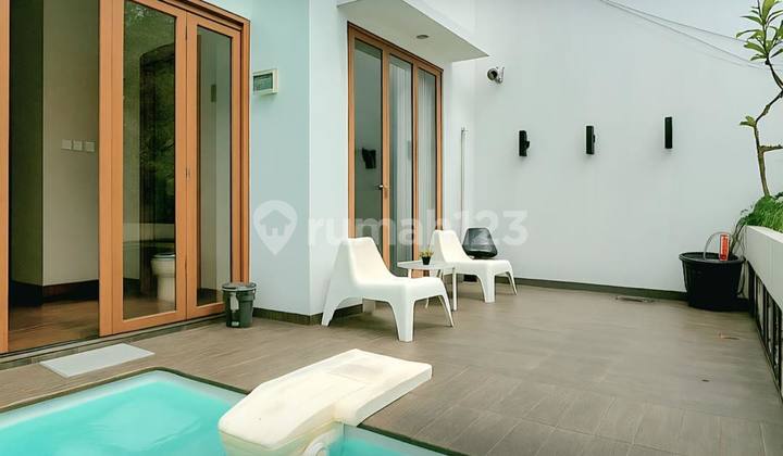 Rumah Cantik Dengan Private Pool Jagakarsa