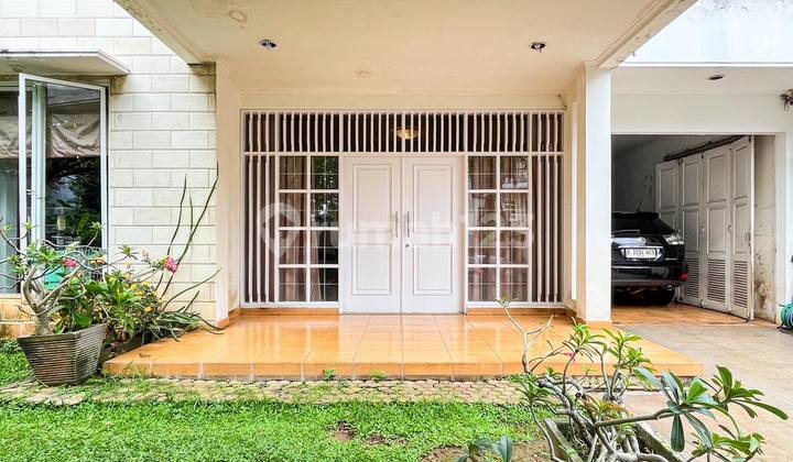 Bangunan Terawat Jalan Depan Lebar di Pondok Indah 2