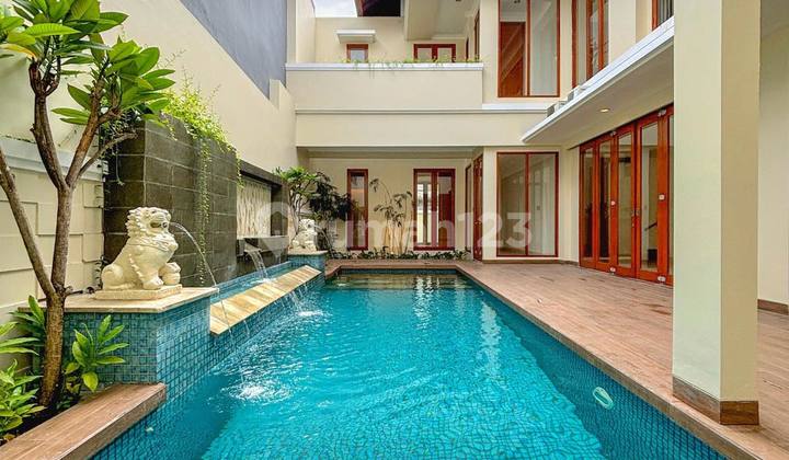 Cipete Modern Tropical House