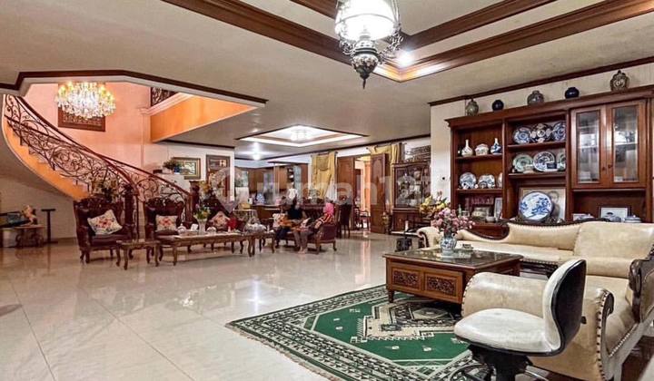 Tanah Luas Bangunan Besar Terawat Dua Lantai Terdapat Kamar Kost Dekat Pintu Tol di Jati Padang 2