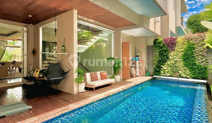 Rumah Dalam Town House Dengan Private Pool Dan Rooftop Di Kemang