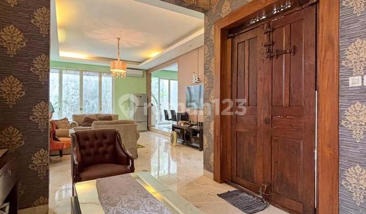 2-Story Building in a Semi-Furnished Complex in Bentaro Sector 8, Tangsel 2