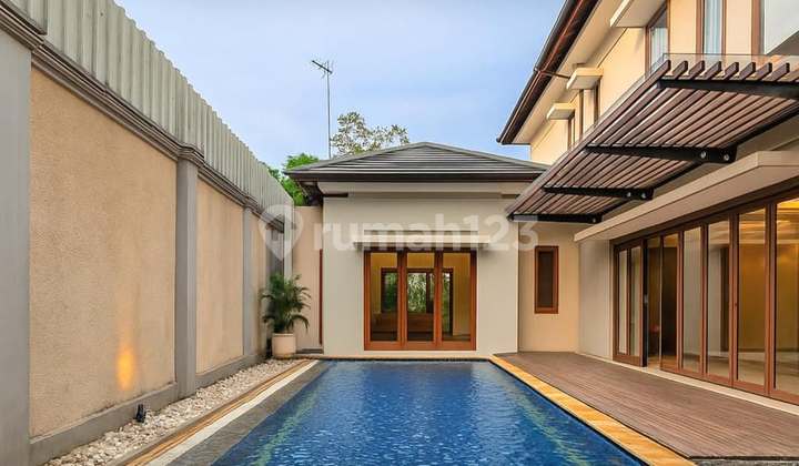 Tropical Style House in a Town House in Kemang