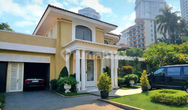 Luxury House 2 Lantai di Prime Area Permata Hijau