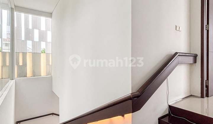 House in Townhouse with Private Pool in Pejaten 2