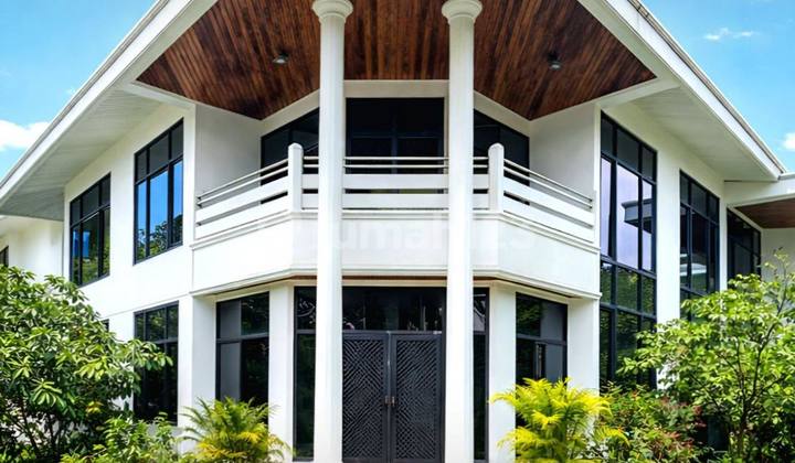 Large Land and Building in a Strategic Location in Menteng