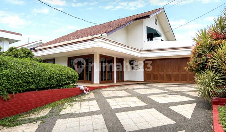 House with Large Land in a Strategic Location in Cilandak