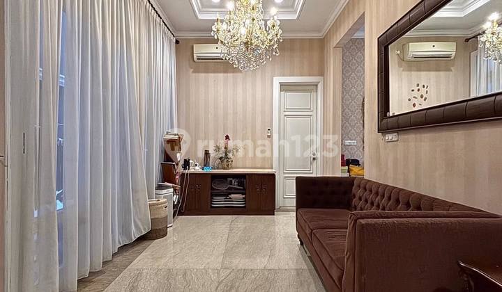 Rumah Dalam Town House Modern Classic di Cilandak 2