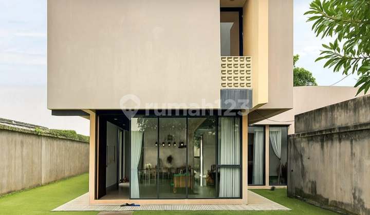 Tropical Modern Design Near the Beach in Gianyar Bali