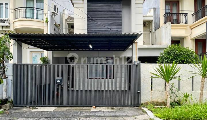 Rumah Terawat Siap Huni 2 Lantai Akses Jalan Lebar di Pondok Indah