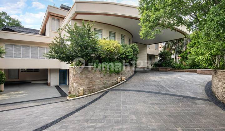 Rumah Mewah Lokasi Eksklusif Semi Furnished di Pondok Indah