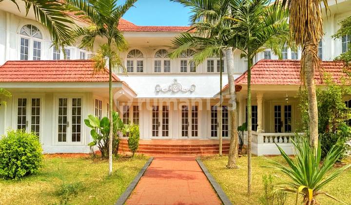 Rumah Design Classic Dalam Komplek Lokasi Hook di Simprug Jakarta Selatan Rumah Design Classic Dalam Komplek Lokasi Hook di Simprug Jakarta Selatan