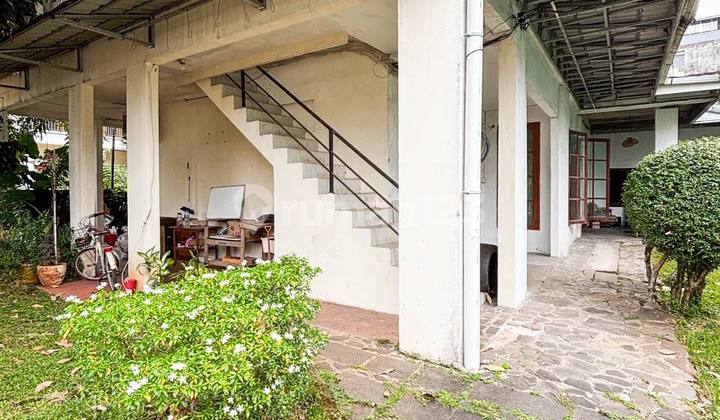 Old House Land Count in a Safe and Authentic Complex Near MRT in Cipete 2