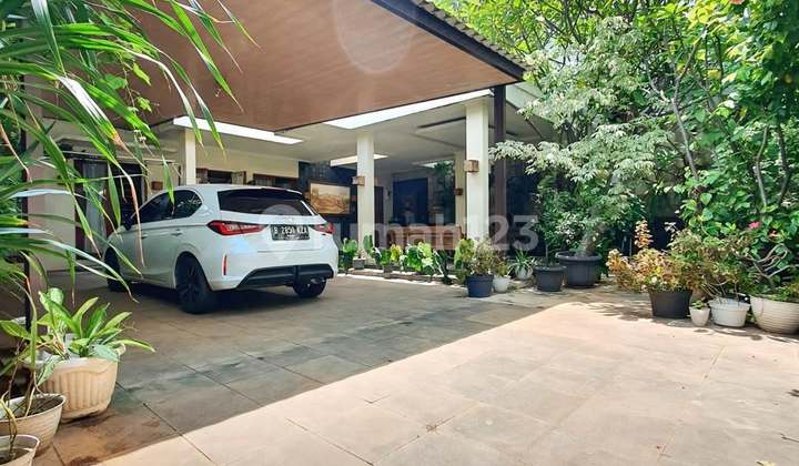 Well-Maintained and Move-In Ready 2-Storey Building, 8th Semester Furnished in Lebak Bulus Well-Maintained and Move-In Ready 2-Storey Building, 8th Semester Furnished in Lebak Bulus