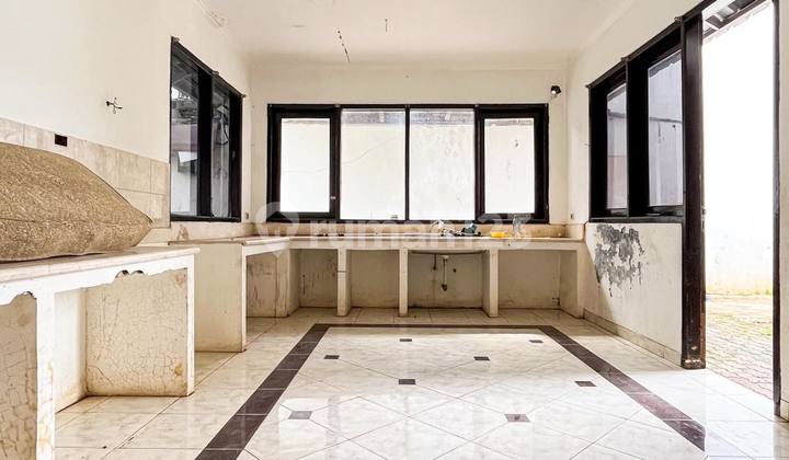 Old House In Kemang Needs Renovation 2