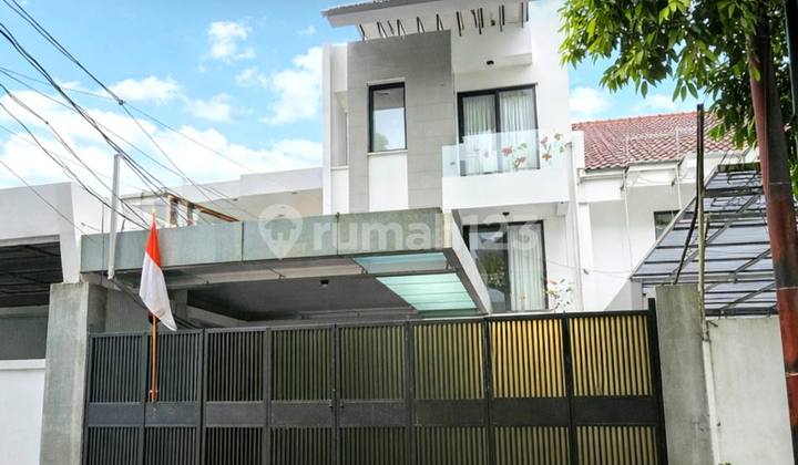 3-Storey Apartment in a Strategic Location in Kebayoran Baru