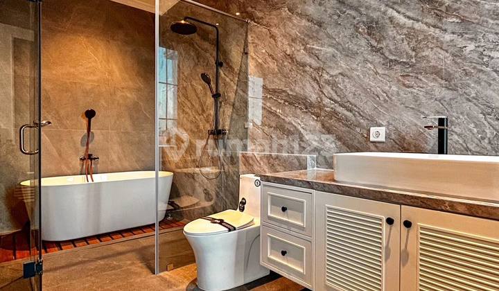 Bangunan 2 Lantai Dedign Classic Modern Brand New di Cilandak 2