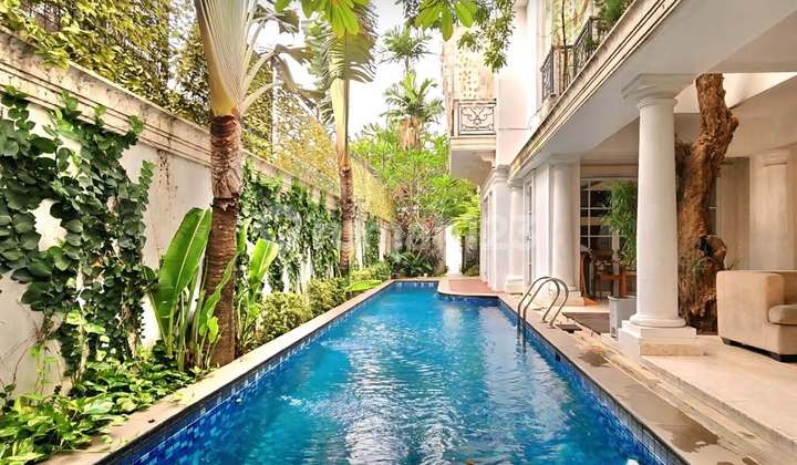 Rumah Dalam Town House dengan Private Pool di Cipete