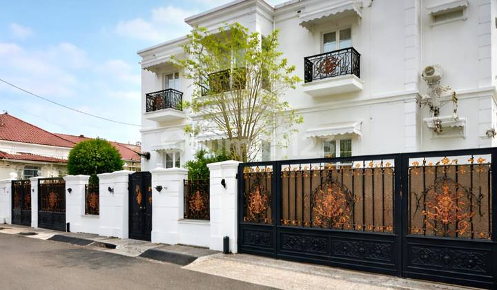 Rumah Modern Classic Siap Huni di Lingkungan Tenang dengan Akses Mudah di Tebet Jaksel