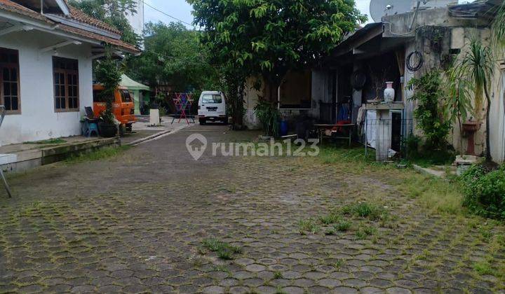 RUMAH HITUNG TANAH DI JLN RAYA BARAT 1