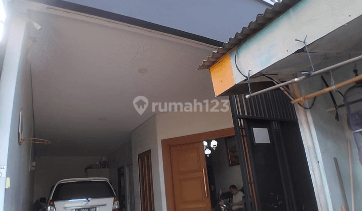 Rumah Murah Furnished 3 Lantai  Butuh Cepat 1