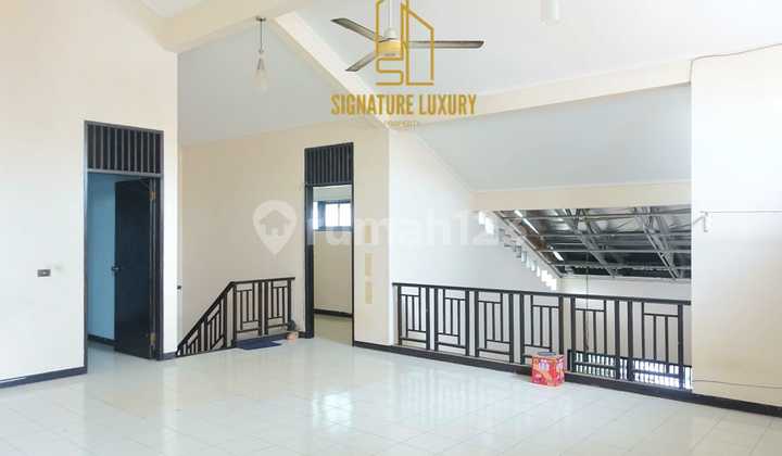 Jual Rumah SCBD Area, 2 lantai 4+1BR, LT 210sqm, LB 330sqm, Bagus
