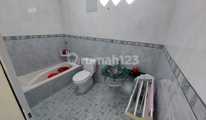 Disewakan Rumah Semi Furnished di Perumahan Palm Beach 2