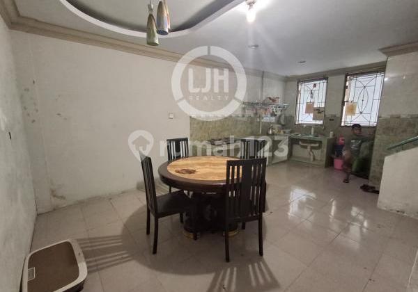 For Rent: Top 100 Penuin Commercial Building 2