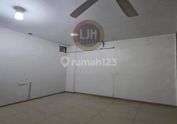 Disewakan Ruko 3 Lantai Siap Pakai Di Komplek Ruko Nagoya Indah 2