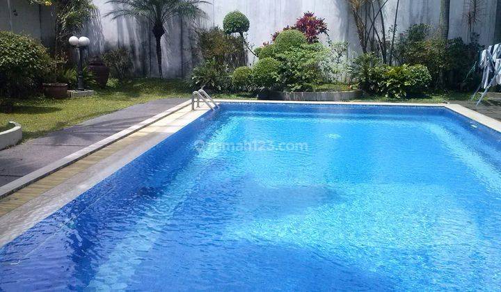 Rumah Mewah Ada Kolam Renang SHM Gegerkalong Setiabudi Bandung  2