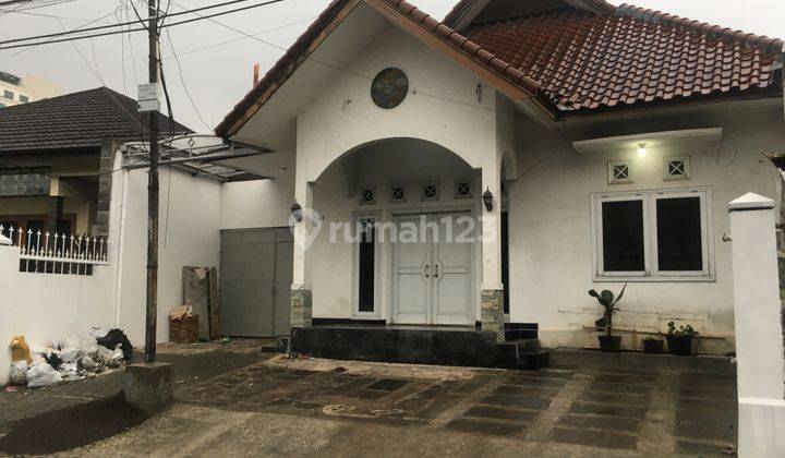 Rumah Lama Terawat SHM Area Riau Dekat Pasar Cihapit Bandung  1