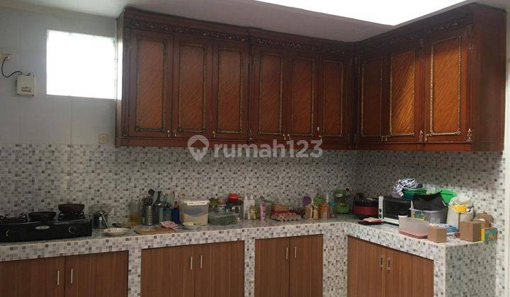 dapur rumah 2 lantai siap huni
