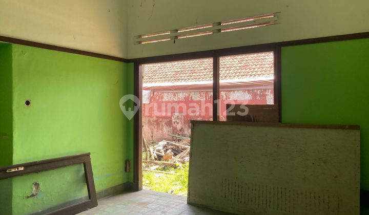 Dutch House Needs Renovation in Supriaman Area, Riau Satay Building
