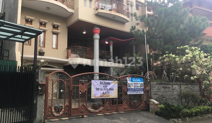 2-Story House SHM Parahyangan Villa House PRV Gegerkalong Bandung