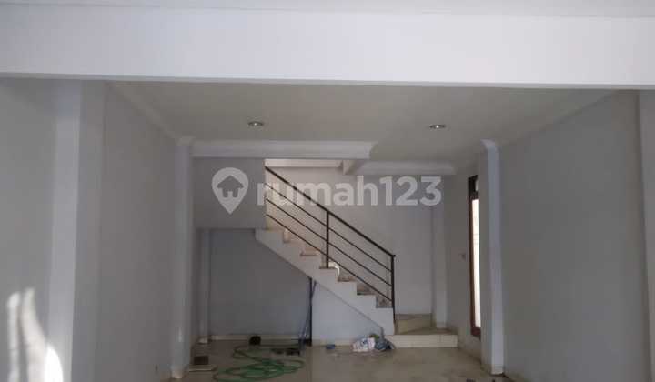 3-Story Ready-to-Use Ruko with SHM Attractive Price Riau Bandung Area 2