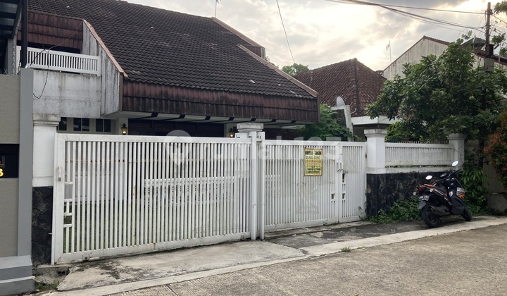 Rumah 2 Lantai SHM Pasar Cihapit Siliwangi Saparua Riau Bandung