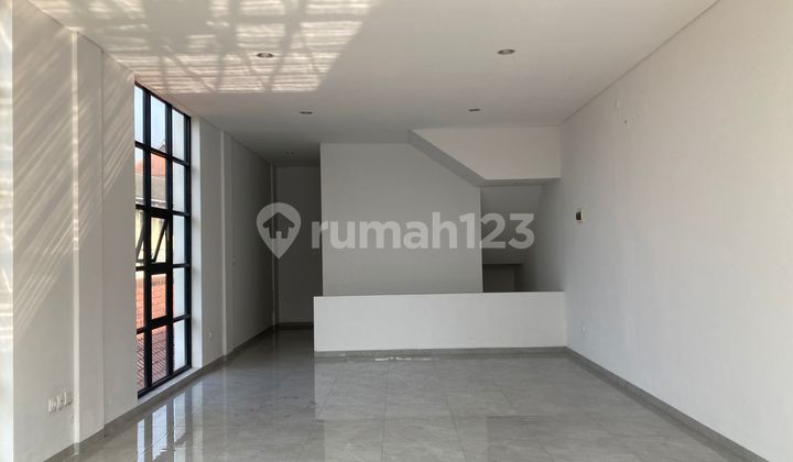 Strategic 3-Story Shop House in Riau Dago Area, Near Bip, Bec, Unisba, Unpas 2