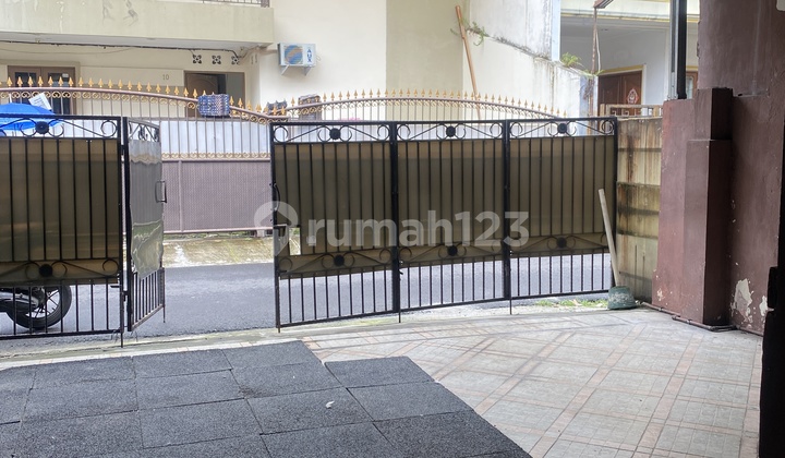 2-Story House with Strategic Location in Setiabudi, Jakarta 2-Story House with Strategic Location in Setiabudi, Jakarta