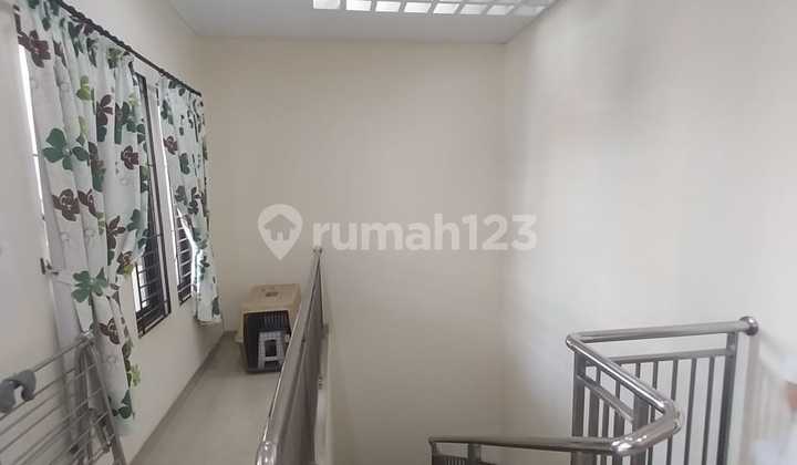 3-Story House in Tomang. Move-In Ready. Flood-Free. 3-Story House in Tomang. Move-In Ready. Flood-Free.