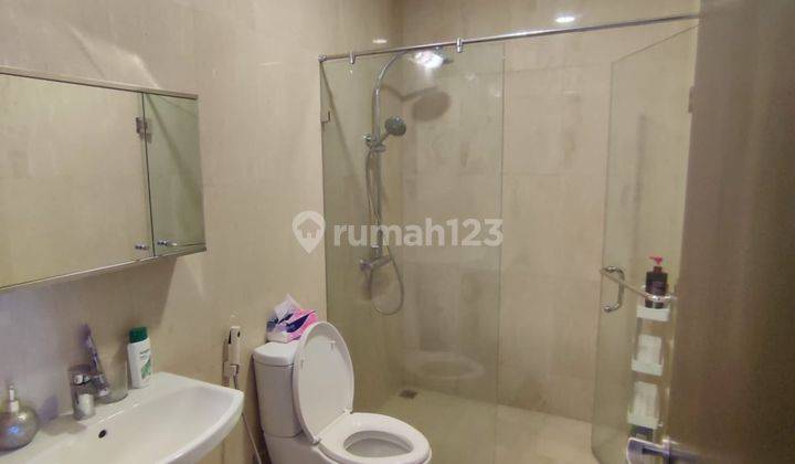 kamar mandi apartemen sudirman suites bagus, siap