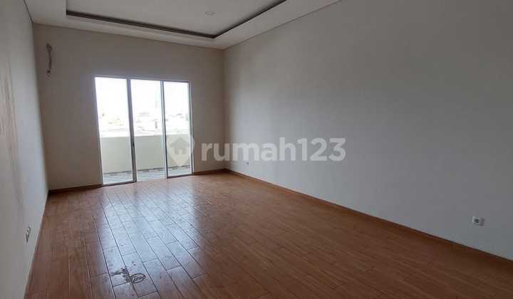 Rumah Baru 3+1 Kamar Tidur Di Taman Ratu. Jakarta