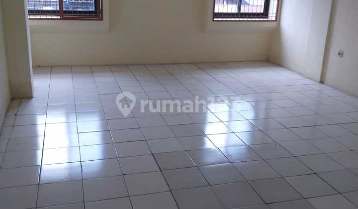 3-Storey Shop House. Strategic Location in Kedoya. 2