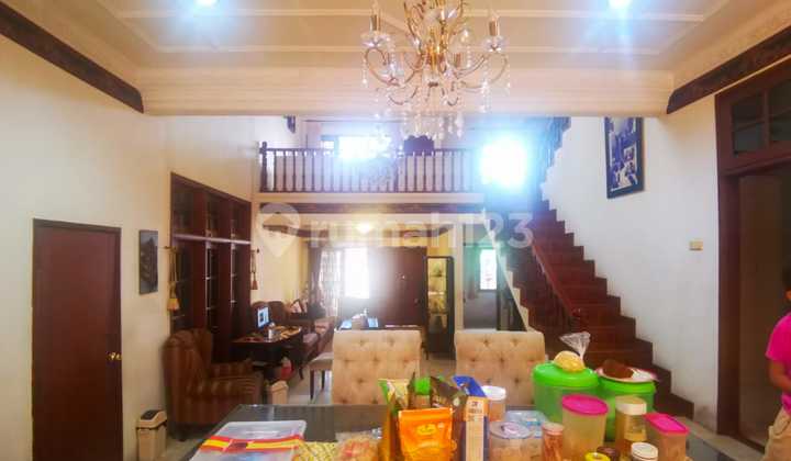 Rumah 2 Lantai. Lokasi Strategis. Tomang