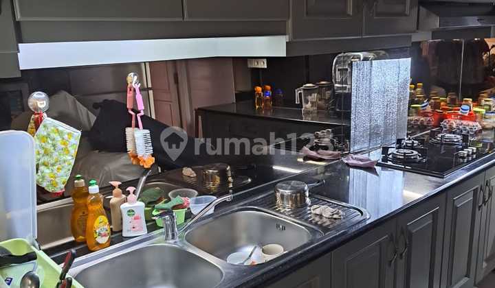 Apartemen Taman Anggrek 3+1 Kamar Tidur.  2