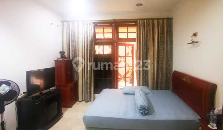 Rumah 2 Lantai. Lokasi Strategis. Tomang 2