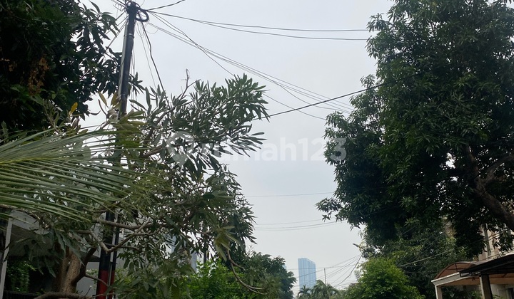 Rumah 2.5 Lantai. Lokasi Strategis Dan Siap Huni. Cikini Area