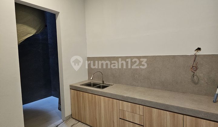 Dijual Rumah Huk Siap Huni 3 lantai di Sutera Palmyra Alam Sutera 