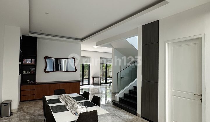 CARI RUMAH MEWAH, BARU, SIAP HUNI, TINGGAL MASUK DI ALAM SUTERA ?