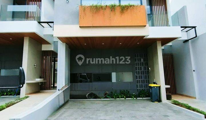 Rumah 2 Lantai Siap Huni Dengan Kolam Renang Pribadi Di Pejaten  1