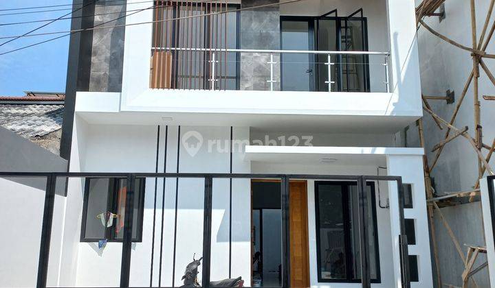 Rumah Modern Minimalis Di Komplek Pondok Kelapa 1